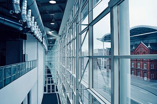 Hamburg Messe: Blick aus dem Gang an der Halle B6 auf die Karolinenstraße