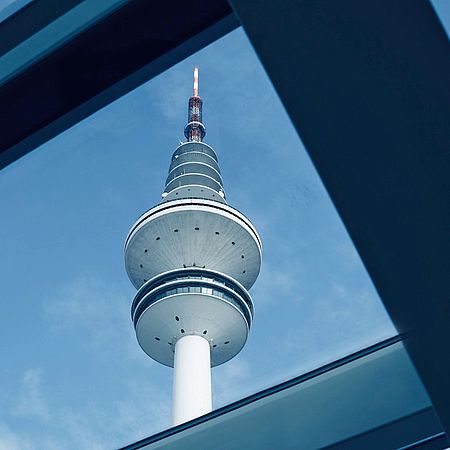 Hamburg Messe: Blick aus dem Skywalk auf den Fernsehturm